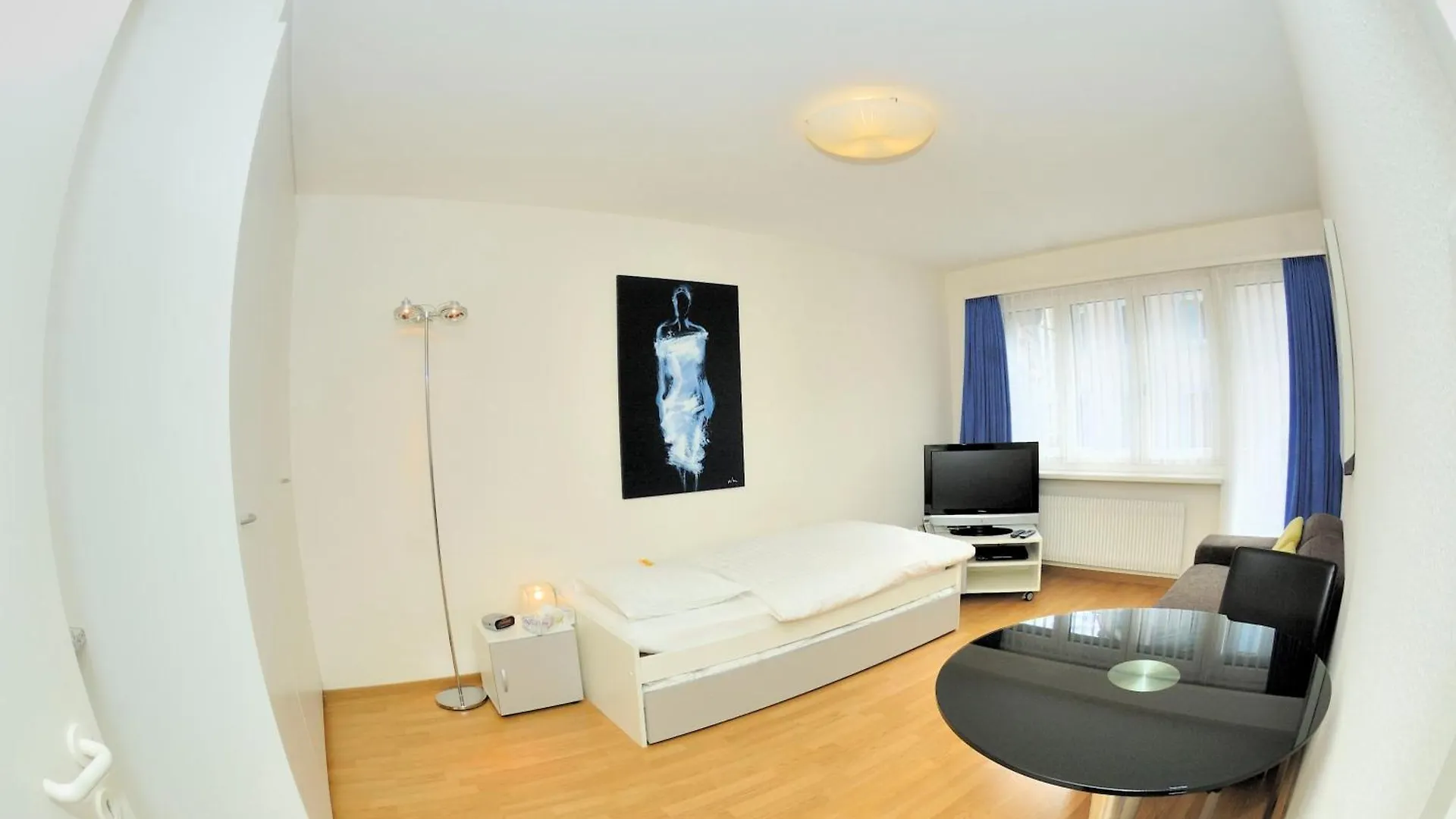 Studio In The Heart Of Zurich - Crown 35 Apartment