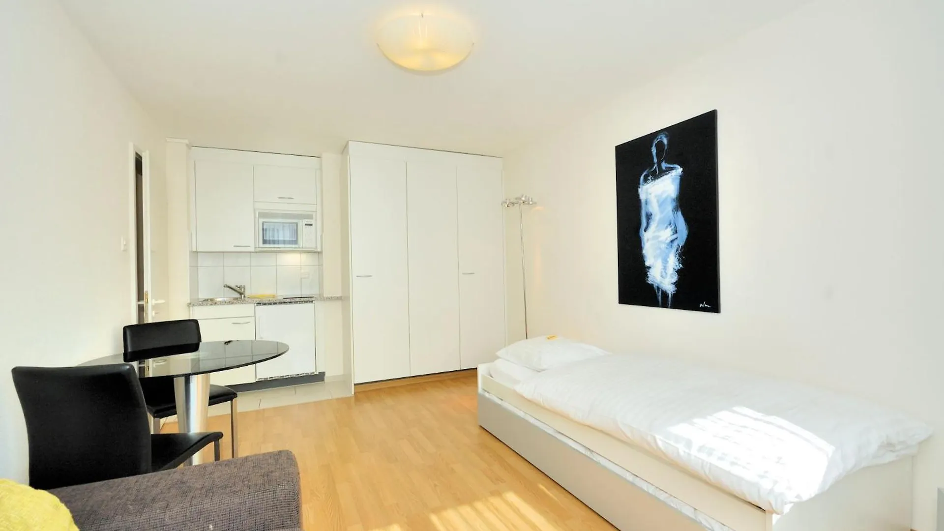 Studio In The Heart Of Zurich - Crown 35 0*,  Switzerland